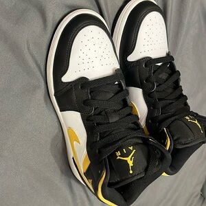 Black white and yellow kids Jordan Air 1 size 3.5Y